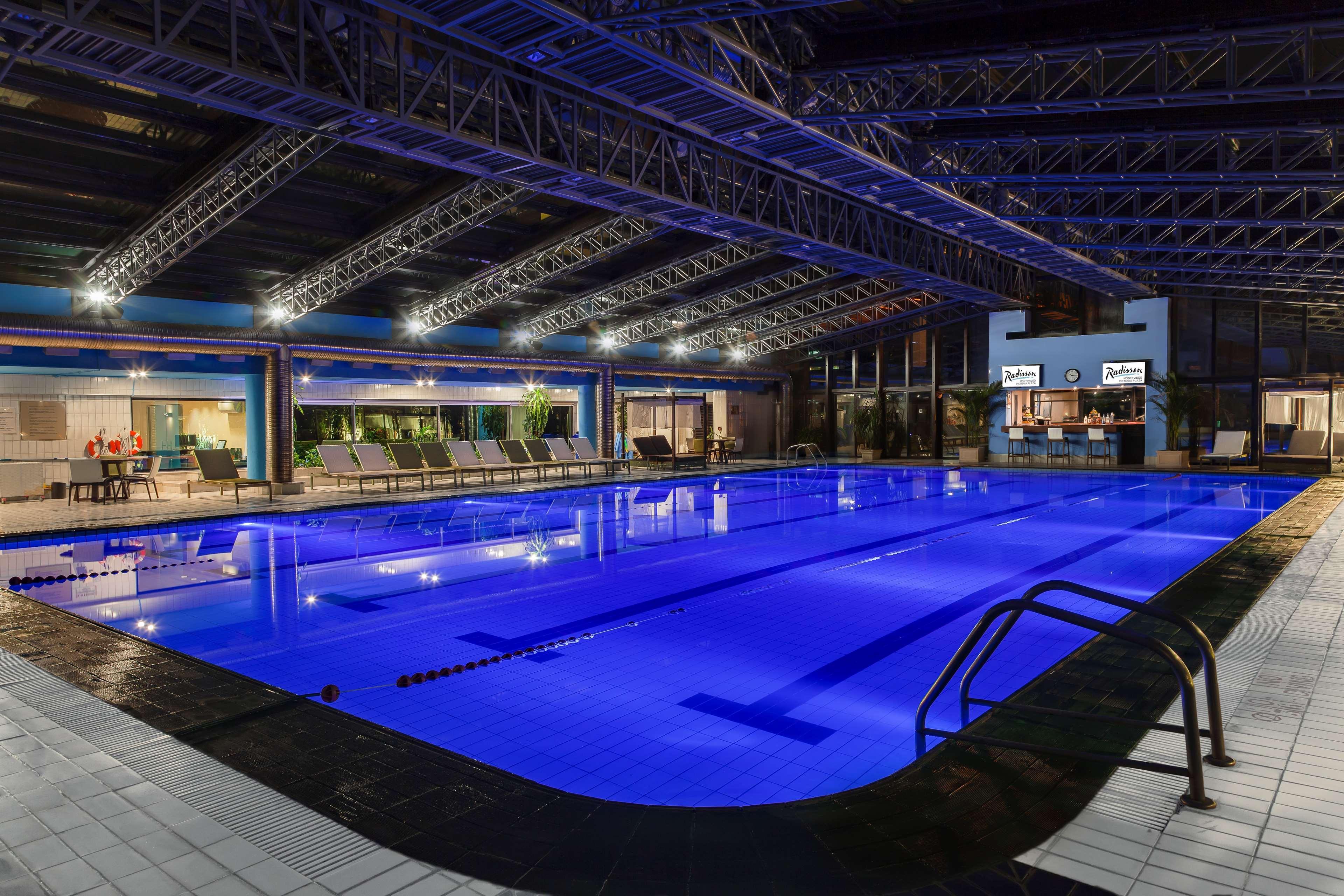 Radisson Montevideo Victoria Plaza Hotel Exterior photo The swimming pool at the hotel